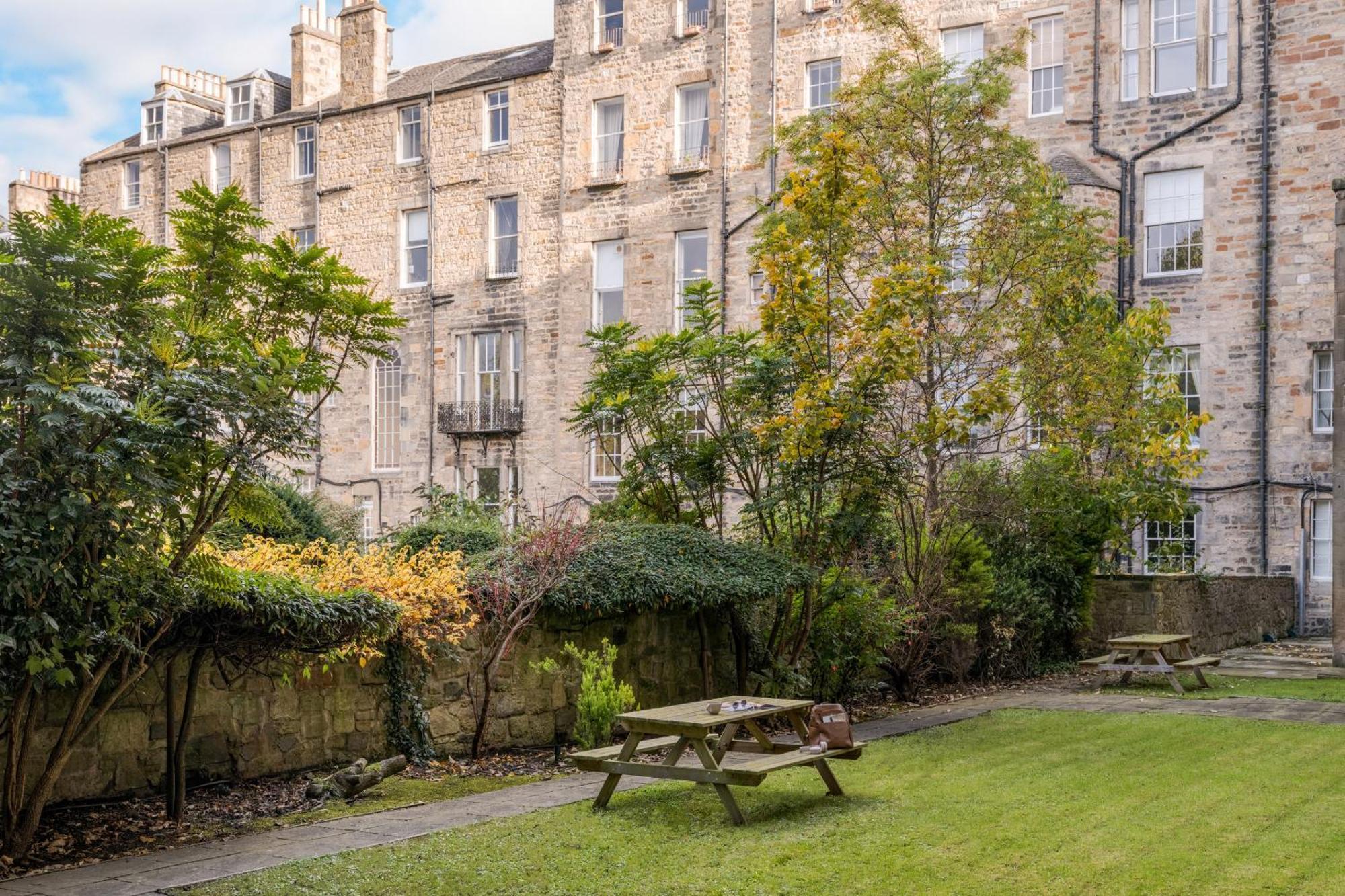 Thistle Suites Royal Garden — Foto 1